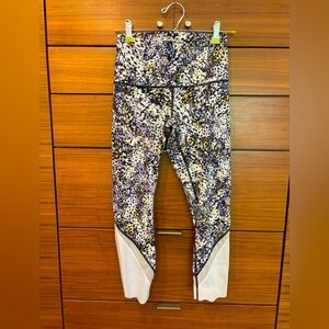 Lululemon High Rise 23” Floral Print Leggings, size 6.